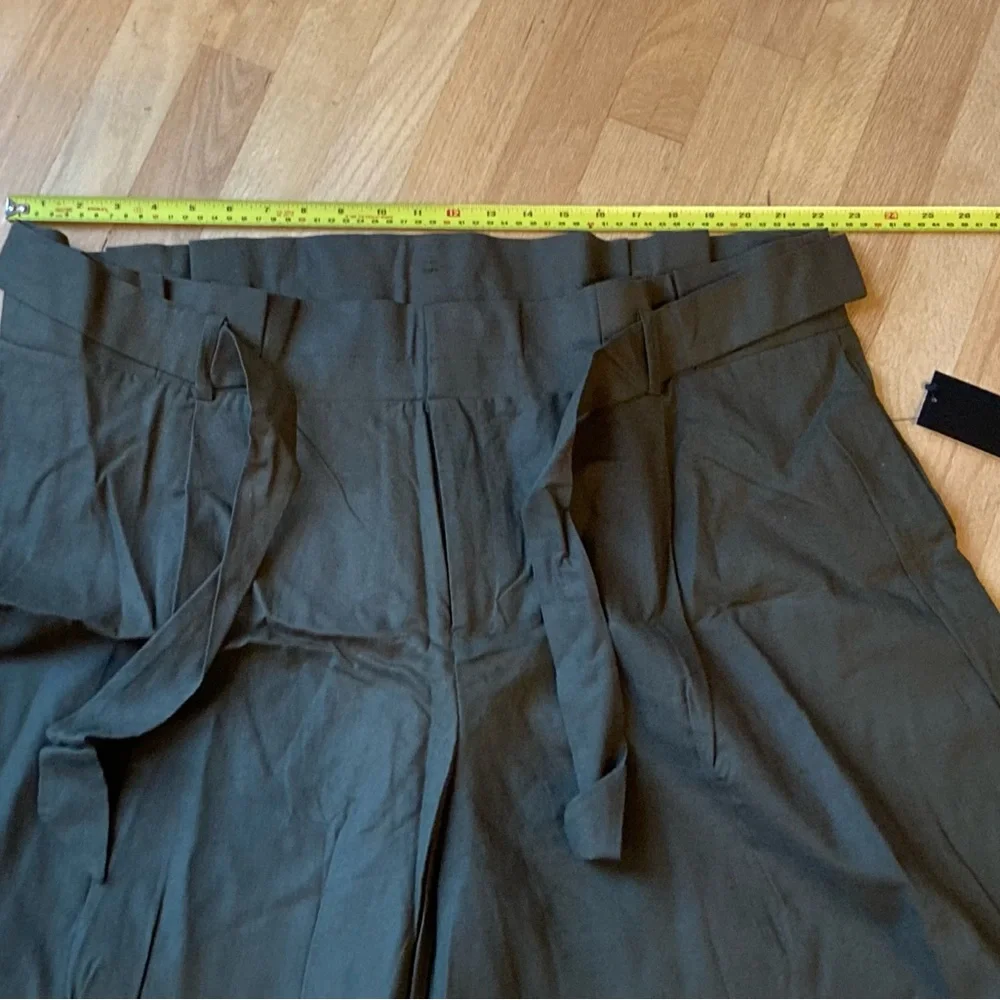 NWT Eloquii Olive Wide-Leg Paperbag Waist Trousers - Linen Blend - 24 - Picture 2 of 8